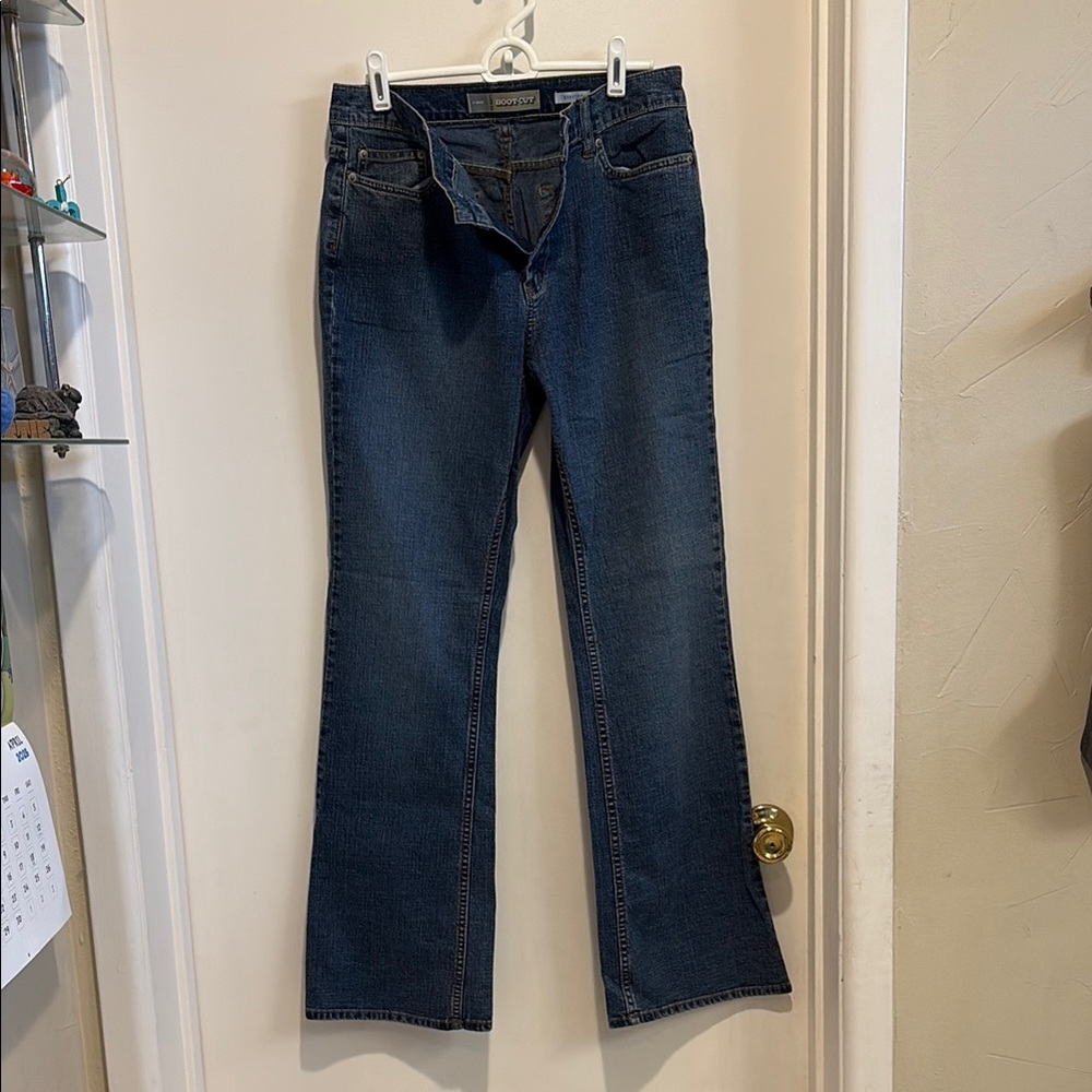 Never-worn Old Navy - bootcut, “at waist”, stretch - size 8 Women's Jeans